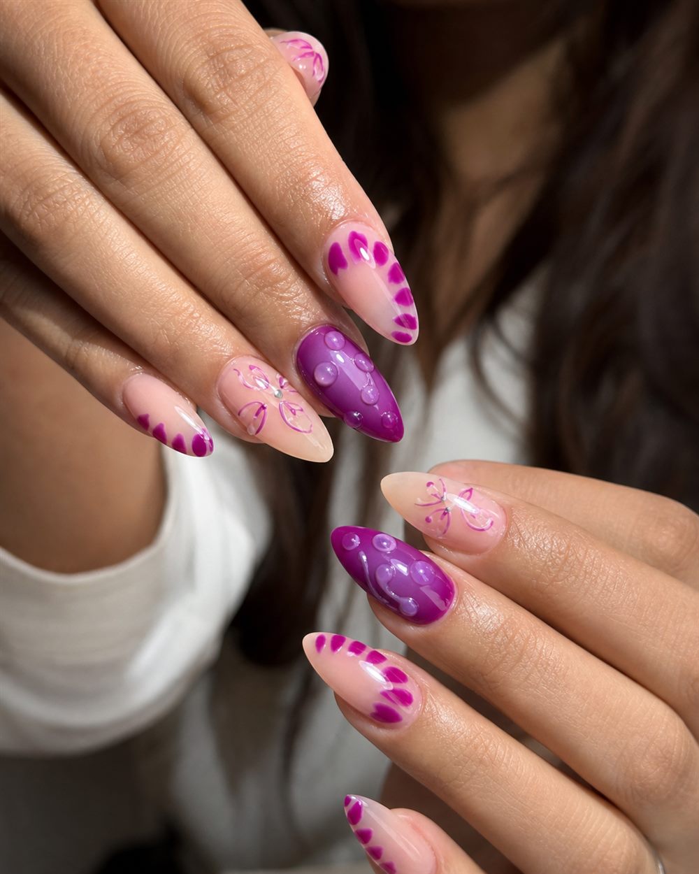 Diseño de uñas magenta de MERIDA